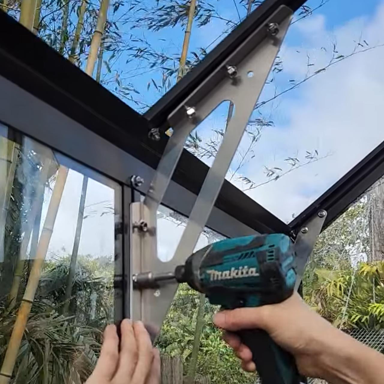 B02 Eave Brace